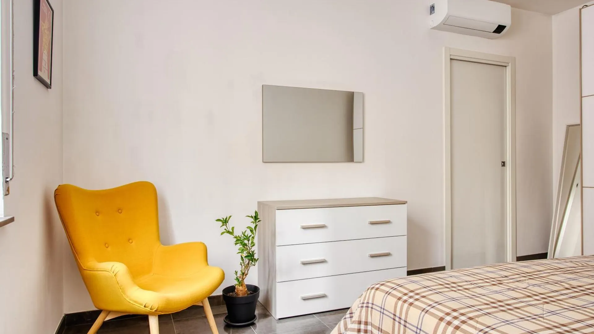 Suite In Citta Studi 3 Pax Milan 0*,  Italy